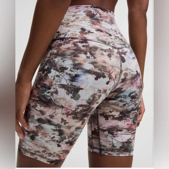 🍋 LULULEMON Align High-Rise Short 8"
Future Utopia Multi Size 12 - Picture 8 of 12